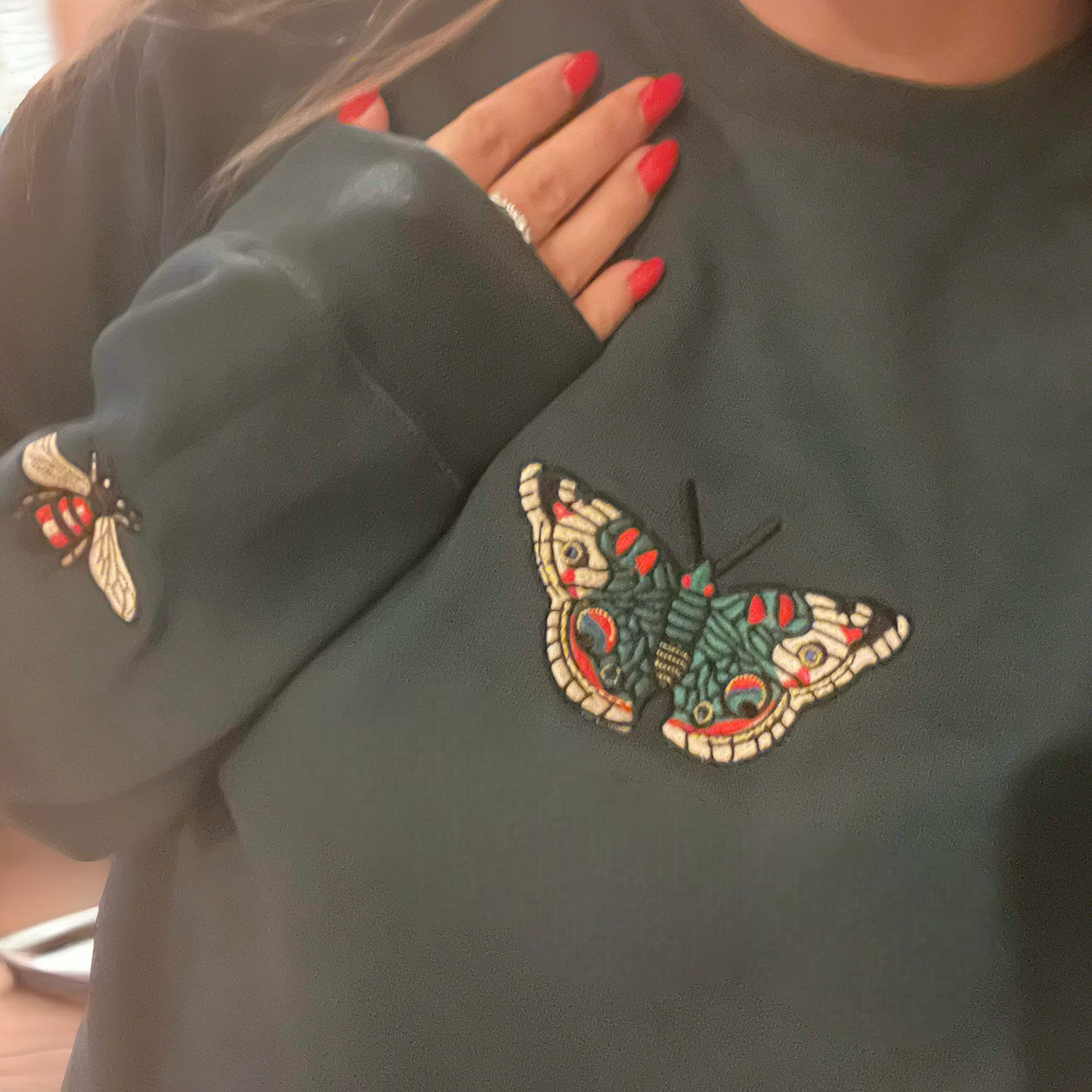 Embroidered sweatshirt butterfly and bee, color dark green